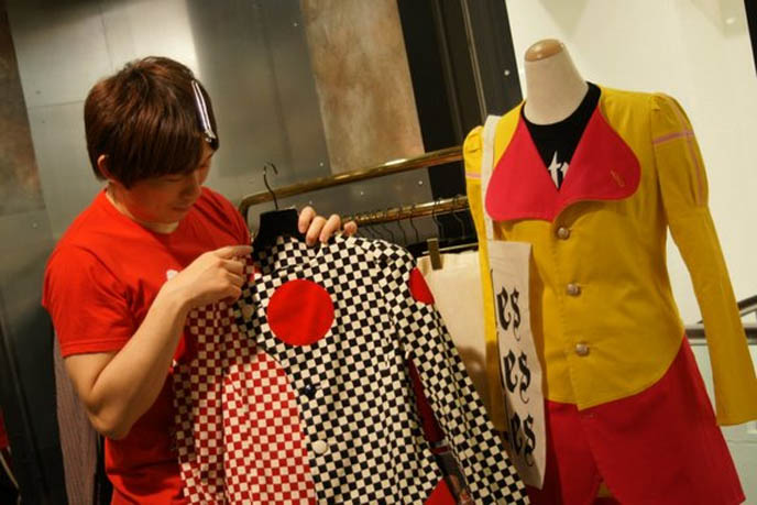 Weird Japanese man with barrette in hair, designer with mod coats, ZoeStyles at Kera Arena, Japan Tokyo male fashion, street style.