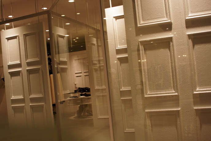 Alice Auaa goth Japanese designer clothing, coolest boutique interior design in Tokyo Japan, bdsm fetish Gothic clothes from Alice Auaa store interior, Japanese minimalist experimental architecture, Shinjuku hip girls shopping center Marui One 0101, where to buy women's designer clothing in Japan