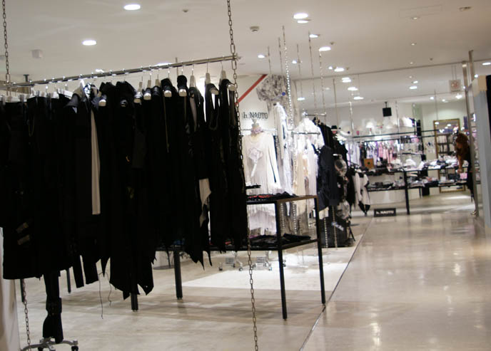ロリータ・ファッション h.NAOTO store in Marui One Shinjuku. Store photos of h.NAOTO Frill, Goth dresses, Gothic Lolita lace dresses, neo Victorian couture, retro costumes.