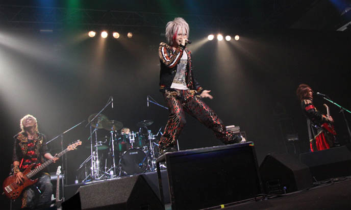 V-rock 2009 Visual Kei festival in Chiba Japan, largest Japanese J-rock music concert and convention, Versailles performing in Tokyo Japan. live shows by MOI DIX MOIS, MARILYN MANSON, ALI PROJECT, PLASTIC TREE, THE GAZETTE, Chiba, D'espairs Ray, heidi., Vidoll, SuG, ALI PROJECT, TSUCHIYA ANNA