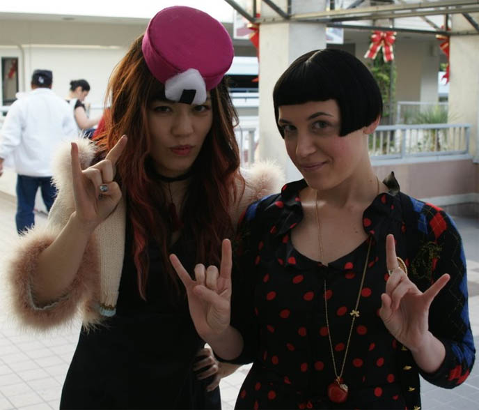 Carmen Yuen, cosplay kawaii girls, heavy metal hand sign, Anime and manga comic books for sale in US, KINOKUNIYA BOOKSTORE IN LOS ANGELES: CUTE YUMMY TIME & TOKYO THEME RESTAURANTS BOOK SIGNINGS. WHERE TO BUY BENTO COOKBOOKS, JAPAN FASHION & MUSIC MAGAZINES. JROCK VISUAL KEI BAND BOYS IN LITTLE TOKYO, LOS ANGELES. Crazy Wacky Theme Restaurants and kawaii charaben bentos lunch recipes