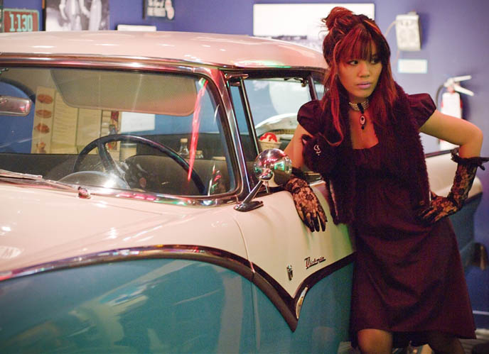 1950s girl leaning on vintage car, car models, alternative Goth dress shopping and clothing, light purple lipstick, lavender makeup from Lime Crime, Gloomth gothic lolita dress, black long lace gloves, pin up cigarette girl, Asian retro vintage girlie photos.