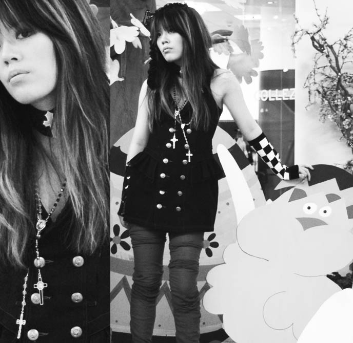 japanese cute socks, where to buy stockings japan, GOTH EASTER OUTFIT: HARAJUKU ARM WARMERS, CRUCIFIX CHOKER, BEADED ROSARIES, EXTRA LONG JAPANESE RUNCHED SOCKS, scene queen catholic rosary, japan gothic lolita fashion, egl coordinates, daily lolita, tokyo street style, algonquins brand clothing, kera magazine scans