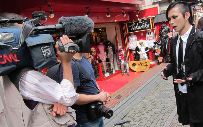 CNN INTERNATIONAL & CNNGO TV SHOW: TOKYO GOTH FASHION DESIGNER KENZO-A, TAKUYA ANGEL HARAJUKU SHOP, kenzo stigmata rituals gothic fashion show, la carmina, little cake lolita hat, agent lover, pretty lolita girls, japanese harajuku street style book