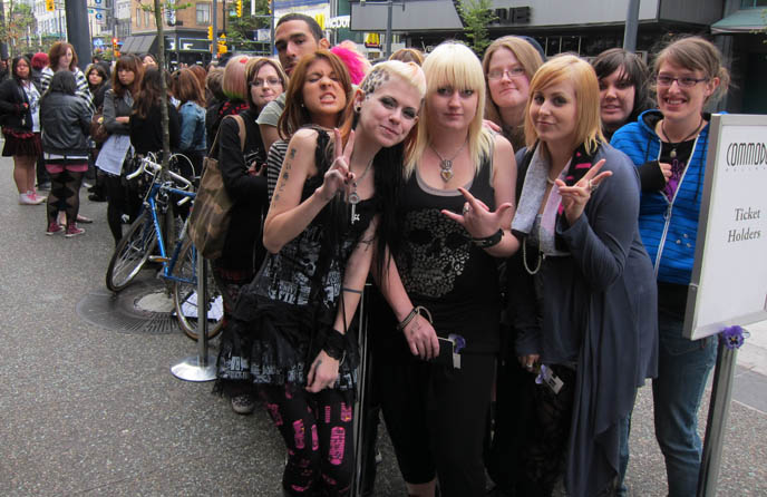 jrock concert lining up outside, miyavi fans, miyavi live concert photos, performing in america, MEETING MIYAVI! CONCERT REVIEW & PHOTOS, NEO SAMURAI TOUR AT VANCOUVER COMMODORE BALLROOM, JROCK VISUAL KEI.