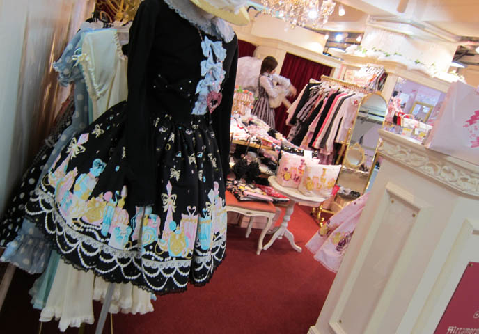 TOKYO CLOTHING STORES. gosurori, gothloli egl, shopping guide tokyo