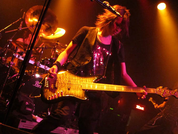 D'ESPAIRSRAY CONCERT REVIEW & LIVE PHOTOS! TICKETS FOR JROCK VISUAL KEI CONCERTS IN USA, AMERICA. ヴィジュアル系 visual bands japan fashion, jrock downloads, visual kei mp3s, free japanese rock songs mp3, downloads, despairs ray, despairsray performance, human-clad monsters world tour, Japanese or Visual Kei Style Goth Girl