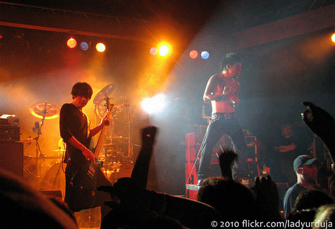 DIR EN GREY IN SEATTLE! JROCK VISUAL KEI CONCERTS, US TOUR PHOTOS: KYO, KAORU, DIE, SHINYA, TOSHIYA, japanese rock bands tour dates, touring america and canada, showbox theater pike place market, jrock hair, makeup, stage outfits, visual kei musicians, cute japanese boys, rock stars, j-rockers, cure magazine, photos of japan rock bands