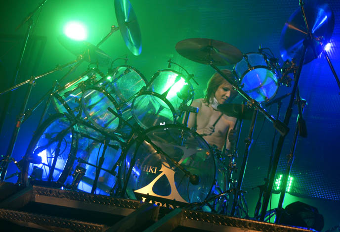 x japan stage decoration, movie dvd tour video, yoshiki at drum kit standing, hot jrockers, cute jrock boys, X JAPAN LIVE PERFORMANCE PHOTOS, CONCERT REVIEW photos of yoshiki, NORTH AMERICAN TOUR 2010, VANCOUVER. drummer pianist japanese rock stars YOSHIKI, TOSHI, SUGIZO. heath, pata, x japan concerts stage outfits, jrock concert, エックス ジャパン, visual kei artists bands music, buy j-rock tours concerts, xjapan tickets