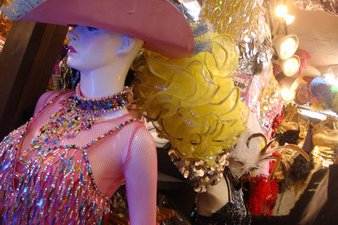 YELLOW HOUSE, JIM SINN: HARAJUKU PUNK & VISUAL KEI CLOTHING BRANDS, FAMOUS JAPANESE SHOPS. BUY Goth lolita alternative fashion women's men's clothes JAPAN. Male rock jrock clothes, boutiques, sexpot fashion, cute kawaii shopping guide, miyavi x japan designer, yellow house baba