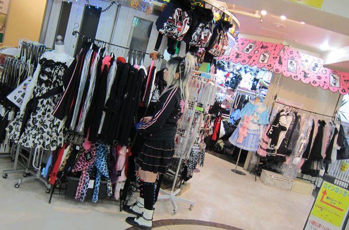 HARAJUKU SHOPPING GUIDE: TOKYO GOTHIC LOLITA PUNK SHOP PHOTOS, VIVIENNE WESTWOOD, JAPANESE COOLEST CLOTHING STORES. LOLITA SHOPPING: GOTHIC SWEET LOLITA DRESSES & JAPAN MENS PUNK ROCK CLOTHING. JAPANESE STREETWEAR STORES BUY CUTE JAPANESE GIRLS ACCESSORIES & CLOTHING. cheap discount lolita clothes, DANGEROUS NUDE, SEX POT REVENGE, JAPAN BEST CLOTHING BOUTIQUES, FASHION GUIDE. JAPANESE young girls CLOTHING FASHION BRANDS, STYLISH STREETWEAR IN SHINJUKU TOKYO. goth alternative stores, punk clothing, japanese girls costumes, cosplayers