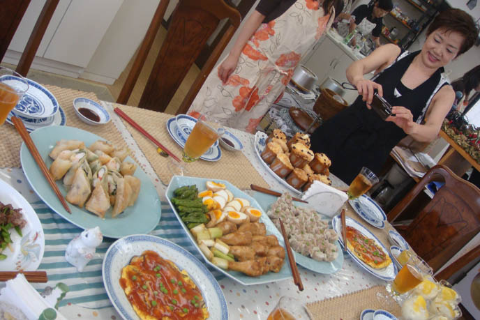 Japanese cooking classes in Tokyo, taught in English, taking Japan home cooking lessons, Tokyo chef school or culinary institute, TV show host chef, food tour of Japan, Miyoko Isomura cookbooks. Party food, spread of Chinese feast banquet table