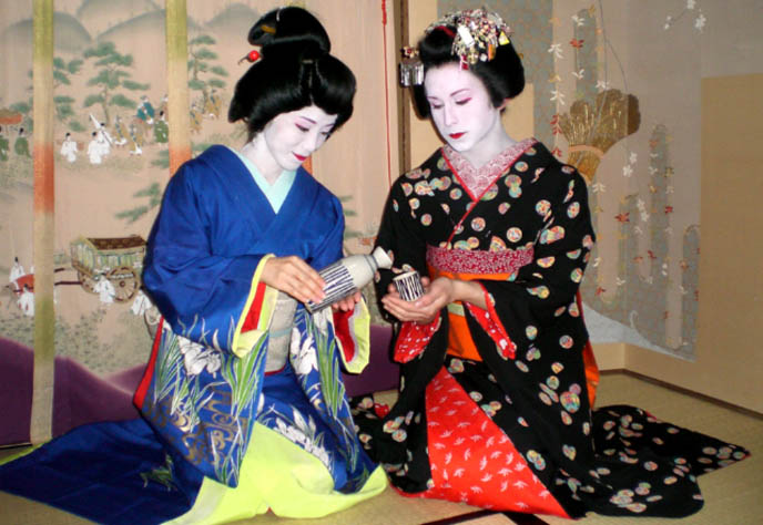 fun Japanese tourist activities, geisha makeup and costumes, MAIKO GEIKO ACTIVITY IN KYOTO, DRESS UP AS GEISHA. GALLERMIC'S ART EXHIBITION & WILLA FASHION THEMATIC PARTY. ALICE IN WONDERLAND T-SHIRT PRINTS, traditional Japanese makeup, wigs, kimonos, obis, tourist activity in sendai kyoto,