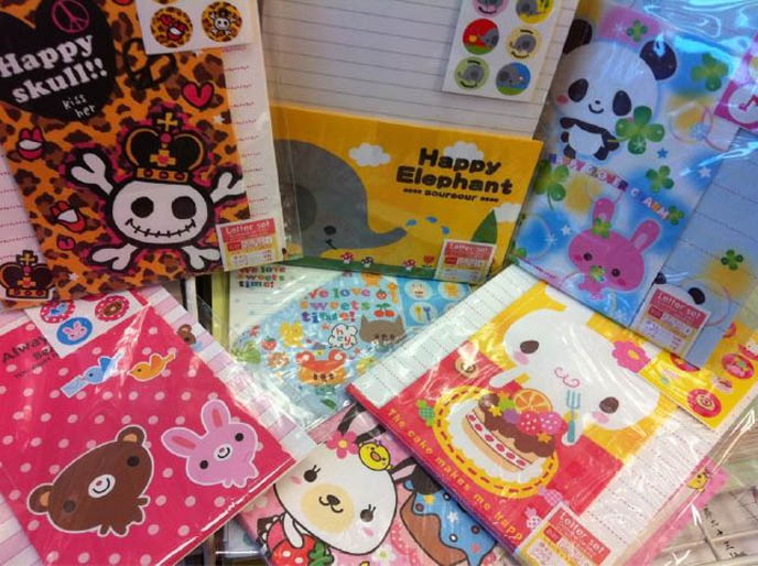 CUTE JAPANESE IPHONE COVERS, GLITTER DECORA KAWAII. HELLO KITTY HOSPITAL TAIWAN, CYBERDOG LONDON, GRACE JONES, cute japanese design, fashion blogs, gyaru, cell phone covers, cell phone cases, iphone cases sanrio, best top ranked style blogs, alternative style, japan subcultures, lolita models, young lolitas, cute girls hong kong, social network, dating sites, asia, asian women, gothic lolita